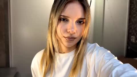 tessiebe online show from February 26, 12:30 pm