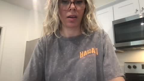 Snapshot of texas_blonde chatting on October 28, 4:30 pm Daphne Summers online show from October 28, 4:30 pm