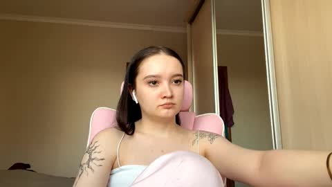 Yumi online show from March 1, 11:36 am