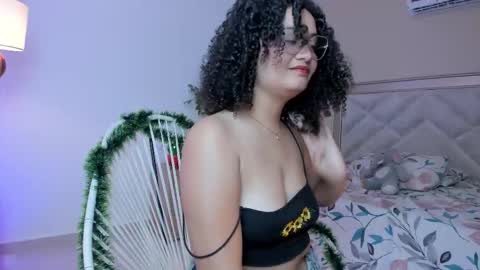 thayla_brince_ online show from November 13, 7:27 pm