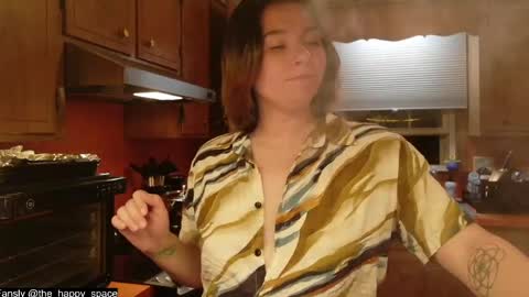 MATERNITY LEAVE  online show from April 13, 12:37 am