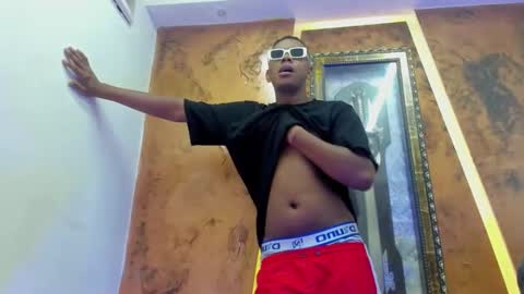 the_hot_boy0 online show from November 12, 12:29 pm