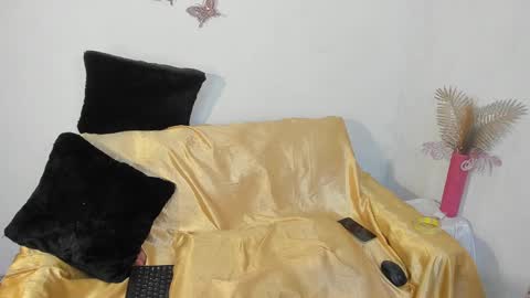 THE QUEEN online show from March 9, 7:45 am