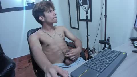 Snapshot of the_weed_guys chatting on March 12, 9:02 am Danny online show from March 12, 9:02 am