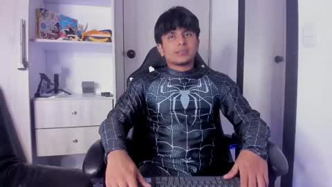 Snapshot of the_weed_guys chatting on October 30, 1:17 am Danny online show from October 30, 1:17 am