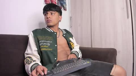 Snapshot of the_weed_guys chatting on September 9, 12:43 am Danny online show from September 9, 12:43 am