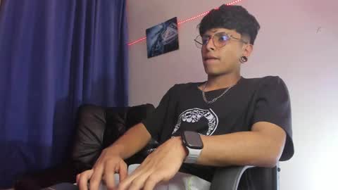 Snapshot of the_weed_guys chatting on February 4, 4:05 am Danny online show from February 4, 4:05 am