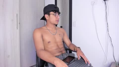 Snapshot of the_weed_guys chatting on September 29, 6:34 am Danny online show from September 29, 6:34 am