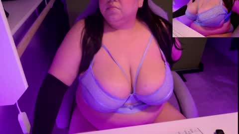 TheBouncingBetty online show from May 1, 12:15 am