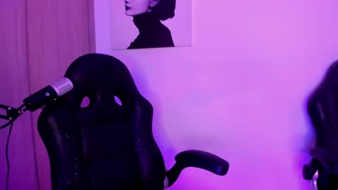 Alicia Alikath  online show from January 10, 9:20 pm