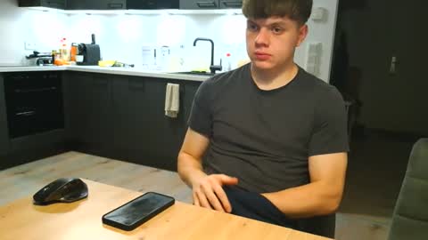 thecuteguy144949 online show from November 12, 8:55 pm