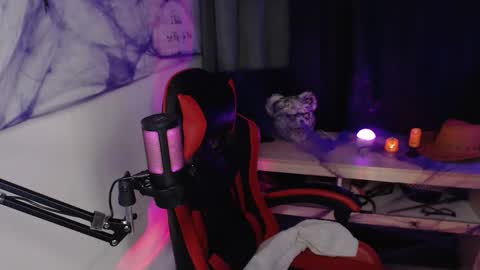 Snapshot of thedevil_boobs chatting on October 5, 2:53 am Keiko  online show from October 5, 2:53 am