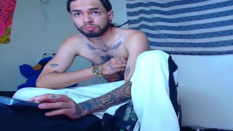 Snapshot of theferxxo_12 chatting on February 23, 11:04 pm independent Model online show from February 23, 11:04 pm