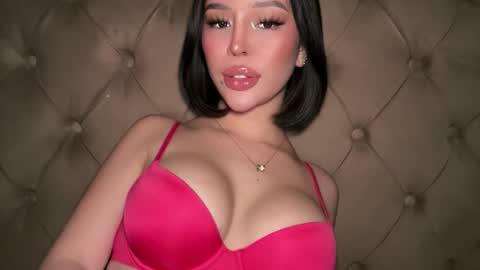 Elle  dont forget to folloW me and thumbs up online show from April 6, 4:46 am