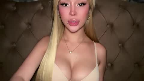 Elle  dont forget to folloW me and thumbs up online show from April 15, 1:53 am