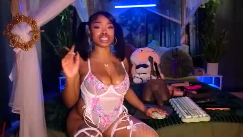 thelovelybrown online show from March 31, 2:01 am