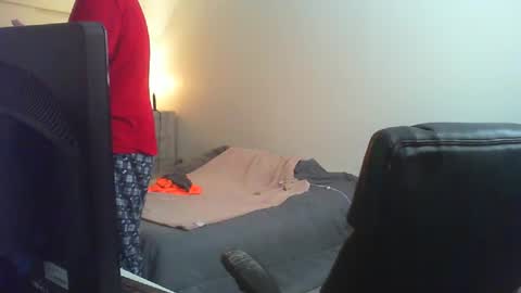 Snapshot of theman18951pa chatting on December 25, 6:19 pm theman18951pa online show from December 25, 6:19 pm