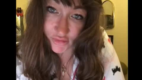 Snapshot of themrsnelson chatting on October 23, 8:05 am Cach Nelson online show from October 23, 8:05 am