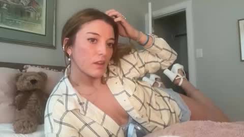 Ava online show from November 18, 9:29 pm