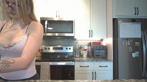 therosiecheeks online show from April 2, 5:42 pm