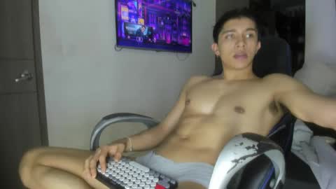 Snapshot of thesaint_xxx chatting on September 10, 5:08 am thesaint_xxx online show from September 10, 5:08 am