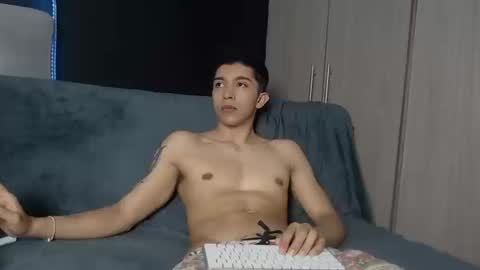 Snapshot of thesaint_xxx chatting on October 15, 4:16 am thesaint_xxx online show from October 15, 4:16 am