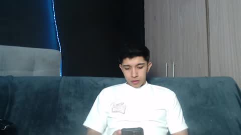 Snapshot of thesaint_xxx chatting on October 8, 3:45 am thesaint_xxx online show from October 8, 3:45 am