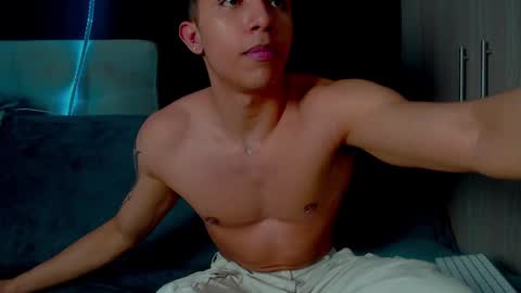 Snapshot of thesaint_xxx chatting on September 27, 4:21 am thesaint_xxx online show from September 27, 4:21 am