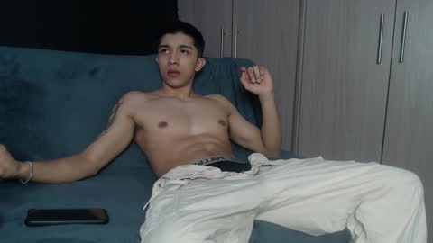 Snapshot of thesaint_xxx chatting on October 14, 3:20 am thesaint_xxx online show from October 14, 3:20 am