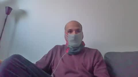 Scarf guy online show from November 26, 9:17 am