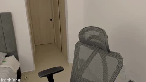 thiaan__ online show from September 12, 3:52 am