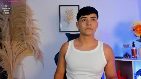 Thiago  online show from June 9, 10:31 pm