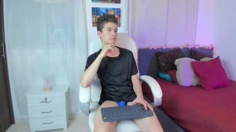 Snapshot of thiago_james69 chatting on October 21, 2:05 am Manuel online show from October 21, 2:05 am