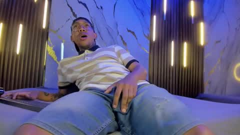 ThiagoBerry online show from February 18, 11:32 am