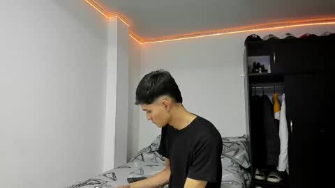 Thiago Wells online show from December 8, 1:41 am