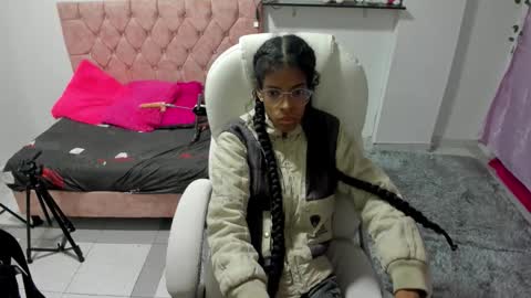 thianahorny online show from December 22, 10:00 am