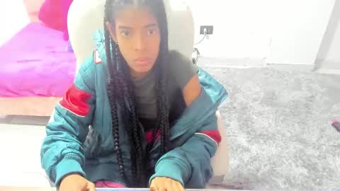 thianahorny online show from November 24, 9:30 am