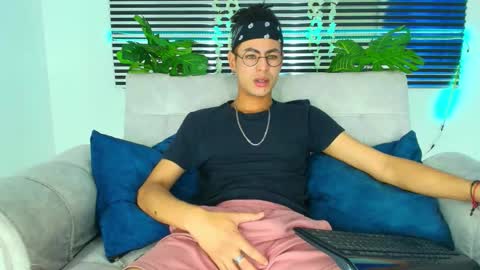 Thiago Saenzz online show from February 3, 3:38 pm