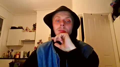 Tom online show from January 16, 7:23 pm