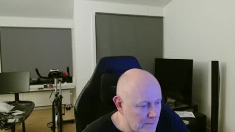 thomas315627 online show from April 1, 9:45 pm