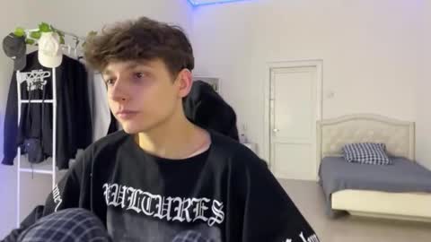 Thomas Hill online show from October 26, 8:30 pm