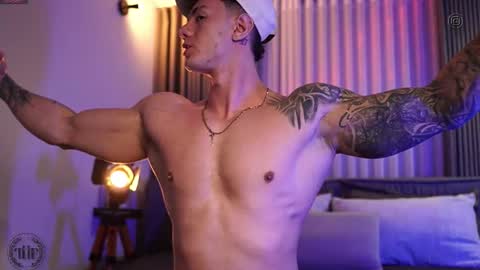 Thomas Falcon online show from September 14, 4:04 am