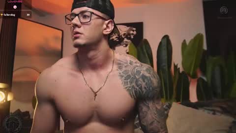 Thomas Falcon online show from January 8, 1:22 am