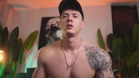 Thomas Falcon online show from November 27, 1:46 am