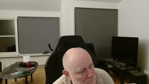 thomash32 online show from November 14, 10:44 pm