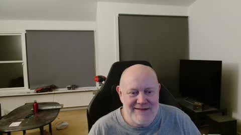 thomash32 online show from December 1, 11:25 pm