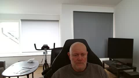 thomash32 online show from October 15, 2:51 pm