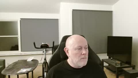 thomash32 online show from September 27, 9:01 pm