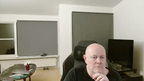 thomash32 online show from November 3, 10:44 pm