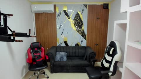 thomson_hot01 online show from April 11, 6:51 am